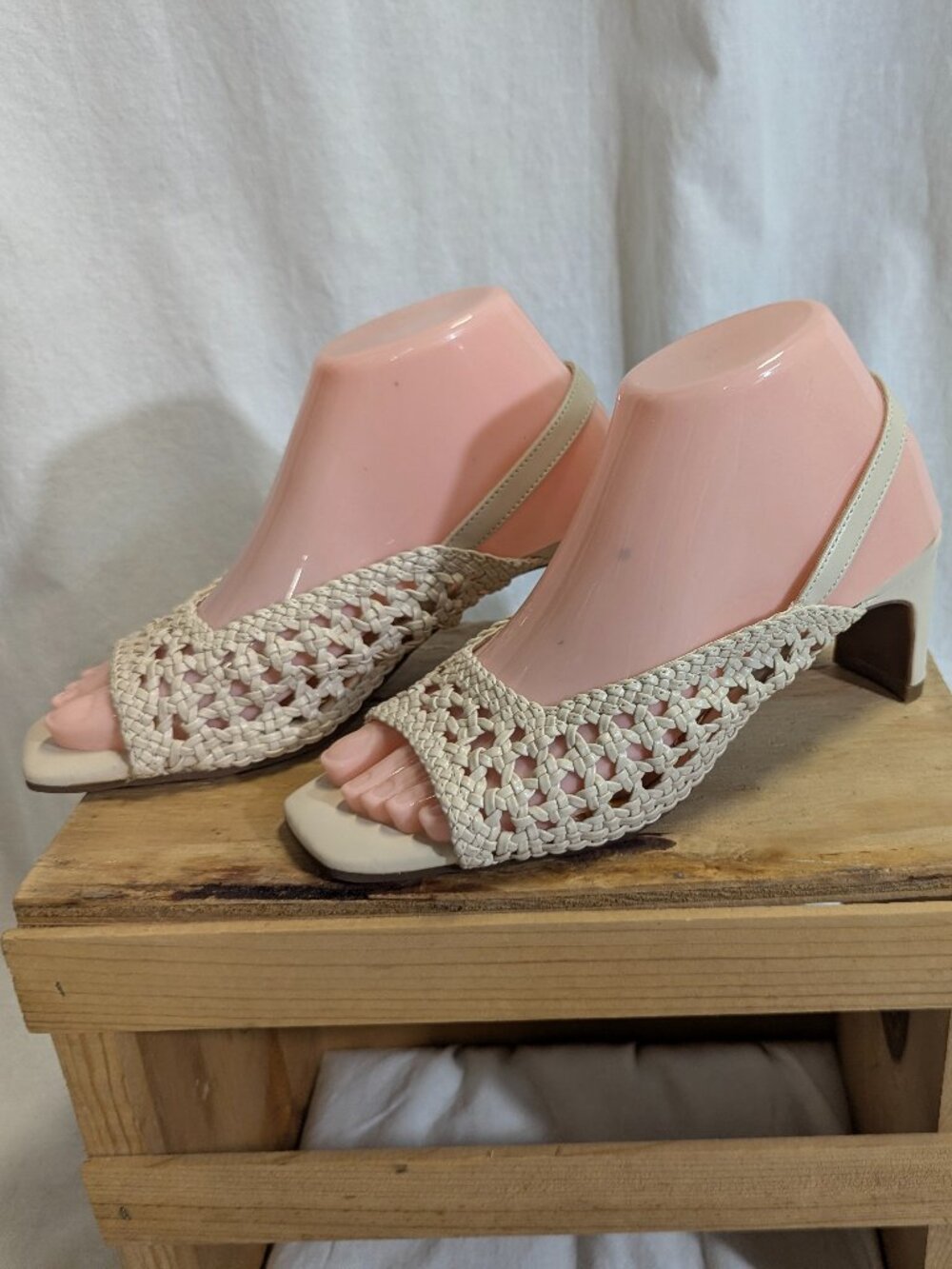 NWOB Impo Size 6.5 Slingback Woven Sandals 2 1/4" Heel Light Tan
